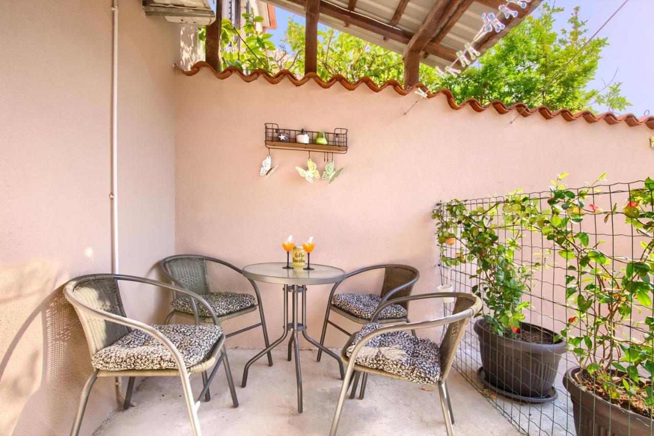 Amphitheater 3+2 Modern Apartment With Terrace, Wifi, Netflix Pula Bagian luar foto