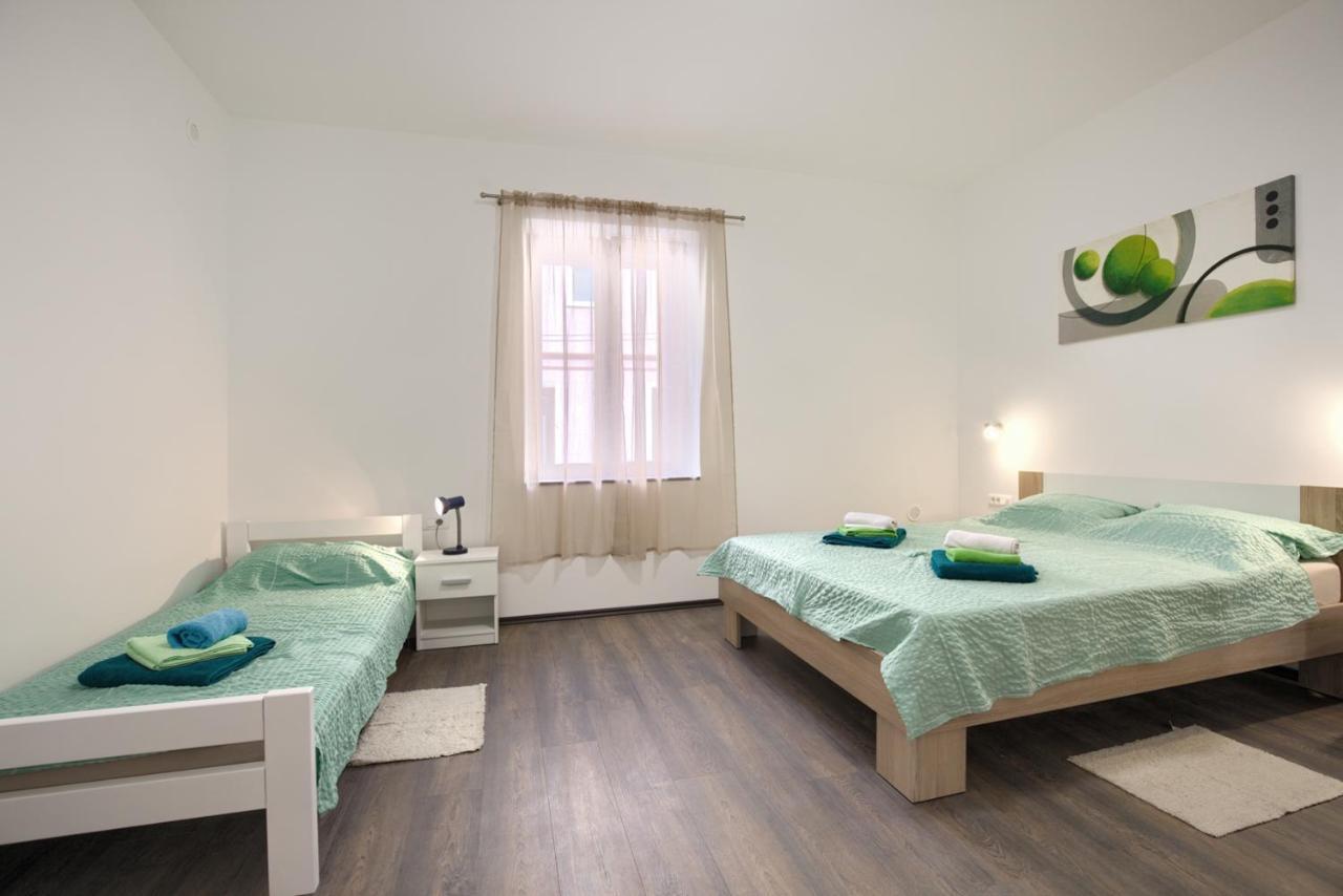 Amphitheater 3+2 Modern Apartment With Terrace, Wifi, Netflix Pula Bagian luar foto