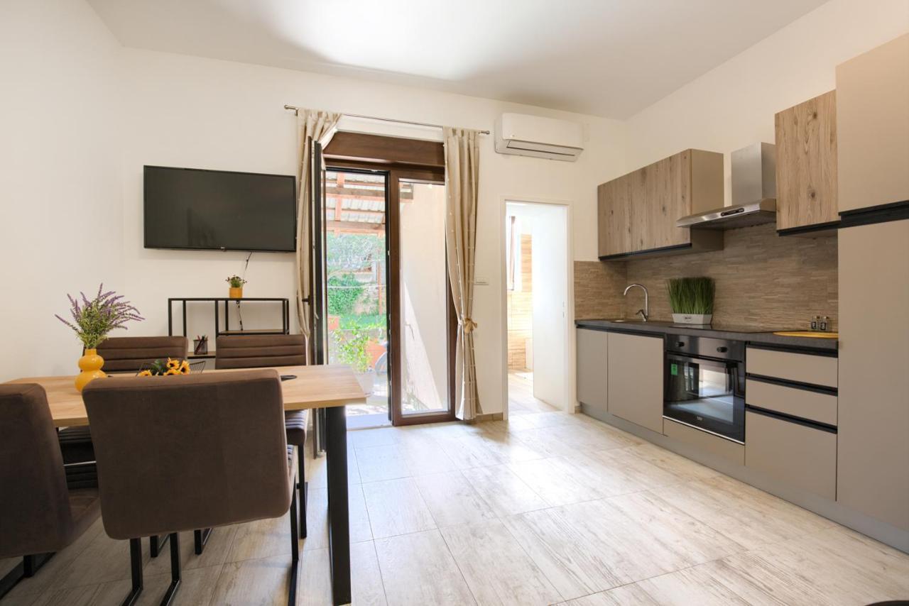 Amphitheater 3+2 Modern Apartment With Terrace, Wifi, Netflix Pula Bagian luar foto