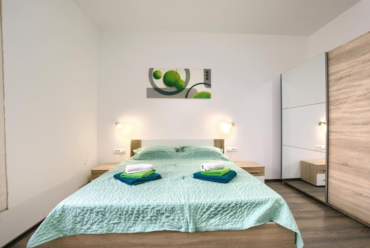 Amphitheater 3+2 Modern Apartment With Terrace, Wifi, Netflix Pula Bagian luar foto