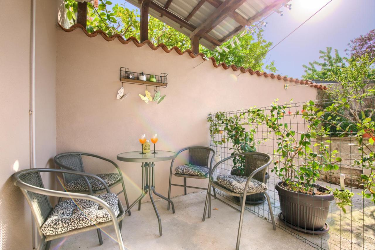 Amphitheater 3+2 Modern Apartment With Terrace, Wifi, Netflix Pula Bagian luar foto