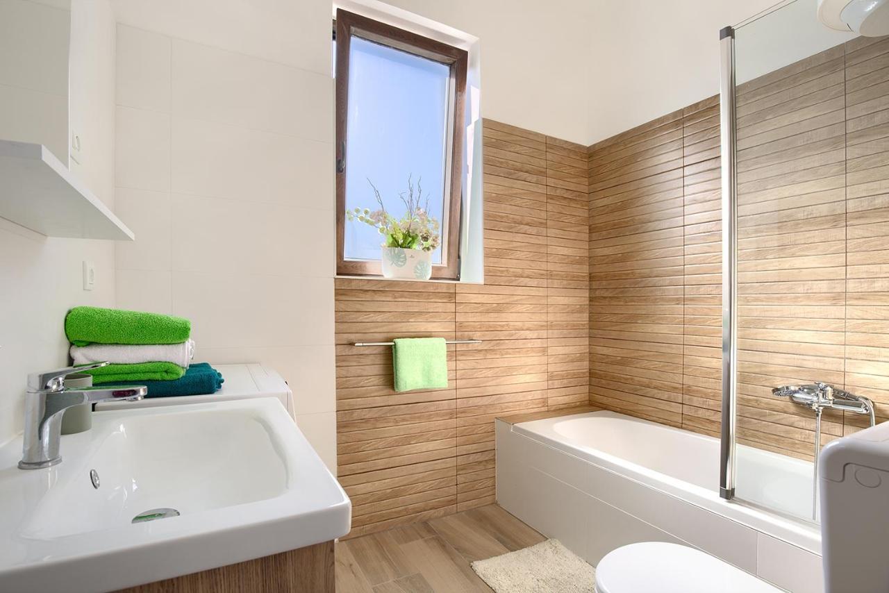 Amphitheater 3+2 Modern Apartment With Terrace, Wifi, Netflix Pula Bagian luar foto